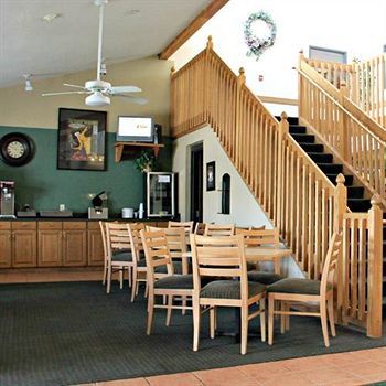Boarders Inn & Suites By Cobblestone Hotels - Wautoma Экстерьер фото