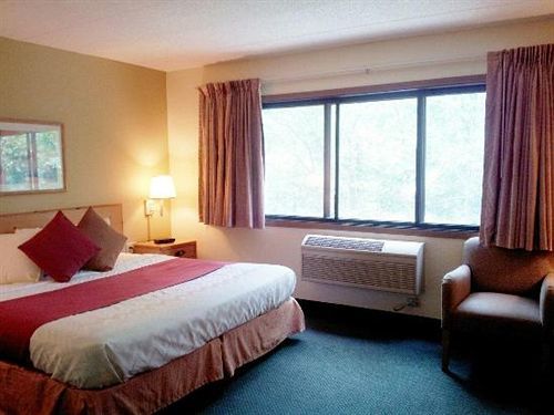 Boarders Inn & Suites By Cobblestone Hotels - Wautoma Экстерьер фото