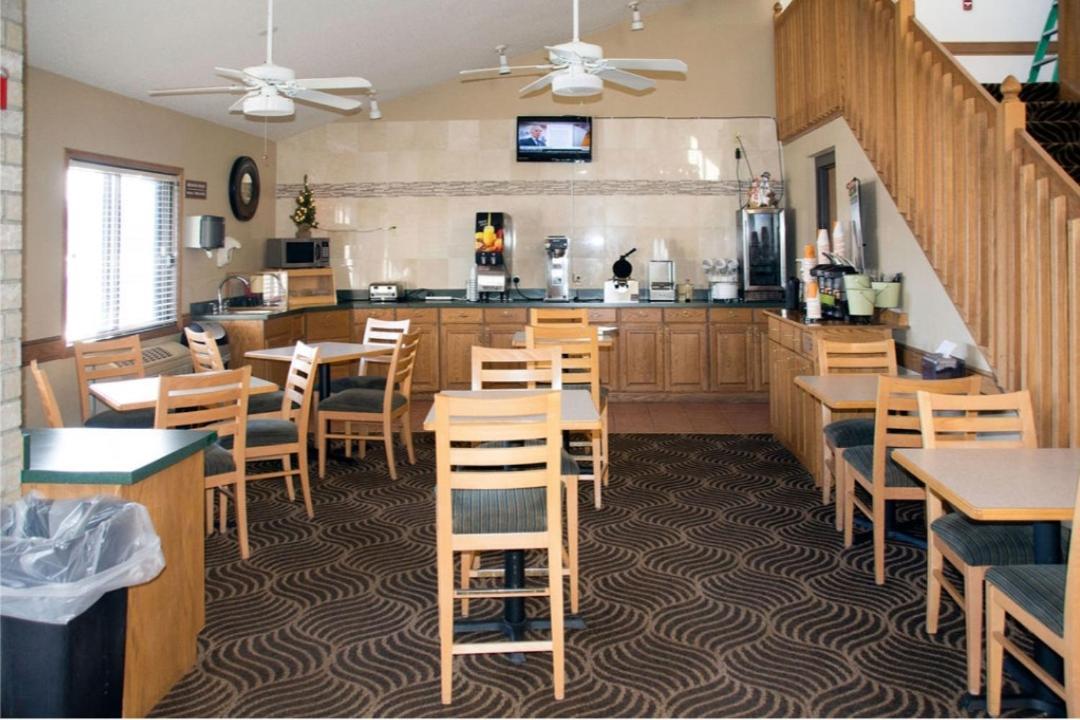 Boarders Inn & Suites By Cobblestone Hotels - Wautoma Экстерьер фото