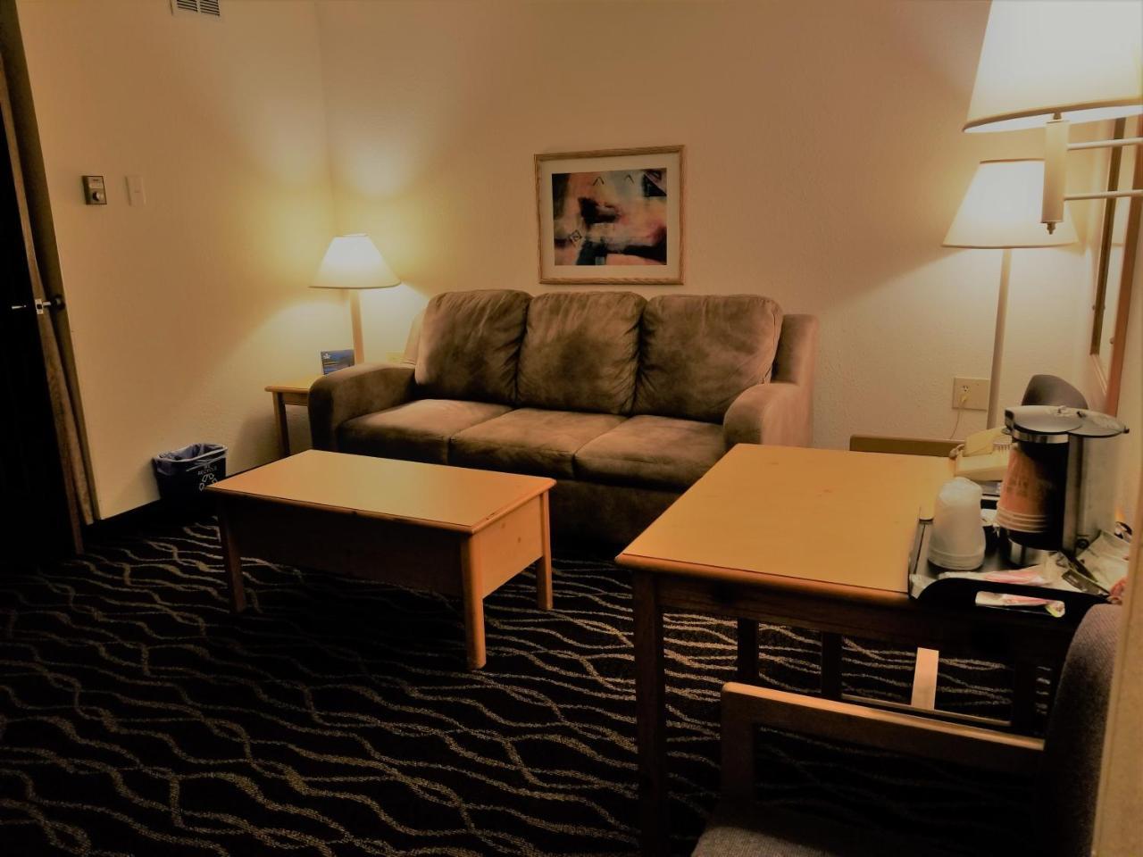 Boarders Inn & Suites By Cobblestone Hotels - Wautoma Экстерьер фото