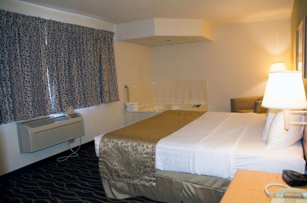 Boarders Inn & Suites By Cobblestone Hotels - Wautoma Экстерьер фото