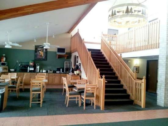 Boarders Inn & Suites By Cobblestone Hotels - Wautoma Экстерьер фото